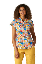 Cargar imagen en el visor de la galería, Top estampado modelo Ari diseño "Rainy Daze"  Koi Artis Series - 1093