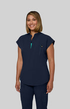 Cargar imagen en el visor de la galería, Koi Solis – Top Catrin 1131 + Pantalón Freda Wide 785 – Navy