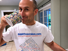Cargar imagen en el visor de la galería, Taza artística con llavero de cafeína - GIANTmicrobes