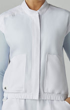 Cargar imagen en el visor de la galería, Chaleco Modelo Eloise Koi Solis - 476