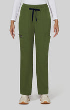 Cargar imagen en el visor de la galería, Koi Solis – Top Catrin 1131 + Pantalón Freda Wide 785 – Martini Olive