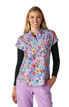 Cargar imagen en el visor de la galería, Top estampado modelo Ari diseño "Spring Friends" Koi Artis Series - 1093