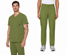 Cargar imagen en el visor de la galería, Koi Solis – Top Caldwell 674 + Pantalón Ondra 610 – Martini Olive