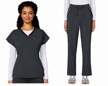 Cargar imagen en el visor de la galería, Koi Basics – Top McKenna 1145  + Pantalón Raelynn 789 – Charcoal