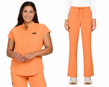 Cargar imagen en el visor de la galería, Koi Basics – Top Ari 1093  + Pantalón Holly 731 – Heather Apricot