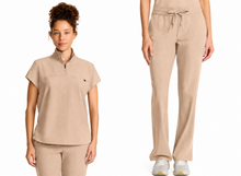 Cargar imagen en el visor de la galería, Healing Hands Quest – Top Partial Zip Stand Collar  HH752 + Pantalón Rise Drawstring Straight HH153 – Desert Taupe