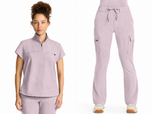 Cargar imagen en el visor de la galería, Healing Hands Quest – Top Partial Zip Stand Collar  HH752 + Pantalón 6-Pocket Flare Leg HH150 – Pink Pearl