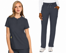 Cargar imagen en el visor de la galería, MedCouture Touch – Top Zip Front Henley MC609 + Pantalón Yoga 2 Cargo Pocket MC7739 – Pewter