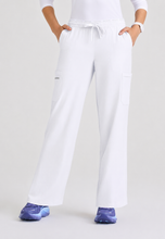 Cargar imagen en el visor de la galería, Skechers by Barco®  – Top Reward SKT312 + Pantalón Honor SKP734 – WHITE