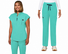 Cargar imagen en el visor de la galería, Koi Solis – Top Catrin 1131 + Pantalón Freda Wide 785 – Sea Green