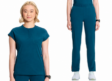 Cargar imagen en el visor de la galería, Cherokee CK IN GNR8 – Top Henley IN622A + Pantalón Mid Rise Pull-on Tapered Leg Cargo IN120A - Caribbean Blue