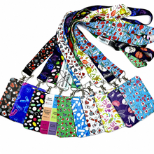 Cargar imagen en el visor de la galería, Lanyard con porta carnet de diseños médicos