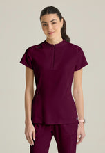 Cargar imagen en el visor de la galería, Grey's Anatomy™ Stretch by Barco – Top Kristi GRST292  + Pantalón Kim GRSP500 - Wine