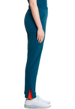 Cargar imagen en el visor de la galería, Cherokee CK IN GNR8 – Top Henley IN622A + Pantalón Mid Rise Pull-on Tapered Leg Cargo IN120A - Caribbean Blue