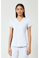 Cargar imagen en el visor de la galería, MedCouture Touch – Top V-Neck Shirttail MC7459 + Pantalón Yoga 2 Cargo Pocket MC7739 – White
