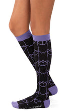 Cargar imagen en el visor de la galería, Calcetines de compresión Betsey Kitty Koi - BA179