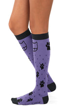 Cargar imagen en el visor de la galería, Calcetines de compresión Betsey Kitty Koi - BA179