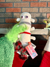 Cargar imagen en el visor de la galería, Peluche de Dolor de espalda - GIANTmicrobes