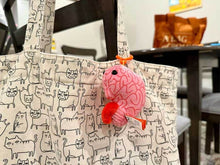 Cargar imagen en el visor de la galería, Llavero del cerebro - GIANTmicrobes