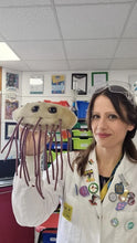 Cargar imagen en el visor de la galería, Peluche de E. coli (Escherichia coli) - GIANTmicrobes