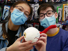 Cargar imagen en el visor de la galería, Peluche del Globo Ocular  - GIANTmicrobes