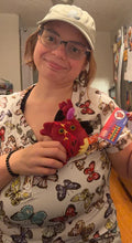Cargar imagen en el visor de la galería, Peluche de Cardiopatía - GIANTmicrobes