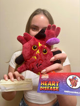 Cargar imagen en el visor de la galería, Peluche de Cardiopatía - GIANTmicrobes