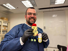 Cargar imagen en el visor de la galería, Peluche de Alcohol - Giantmicrobes