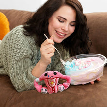 Cargar imagen en el visor de la galería, Peluche de Útero con síndrome premenstrual - GIANTmicrobes