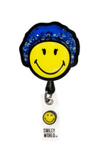 Cargar imagen en el visor de la galería, Porta credenciales retráctil estilo "shaker" con diseños by Koi
