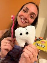 Cargar imagen en el visor de la galería, Peluche de Diente (Molar) - GIANTmicrobes